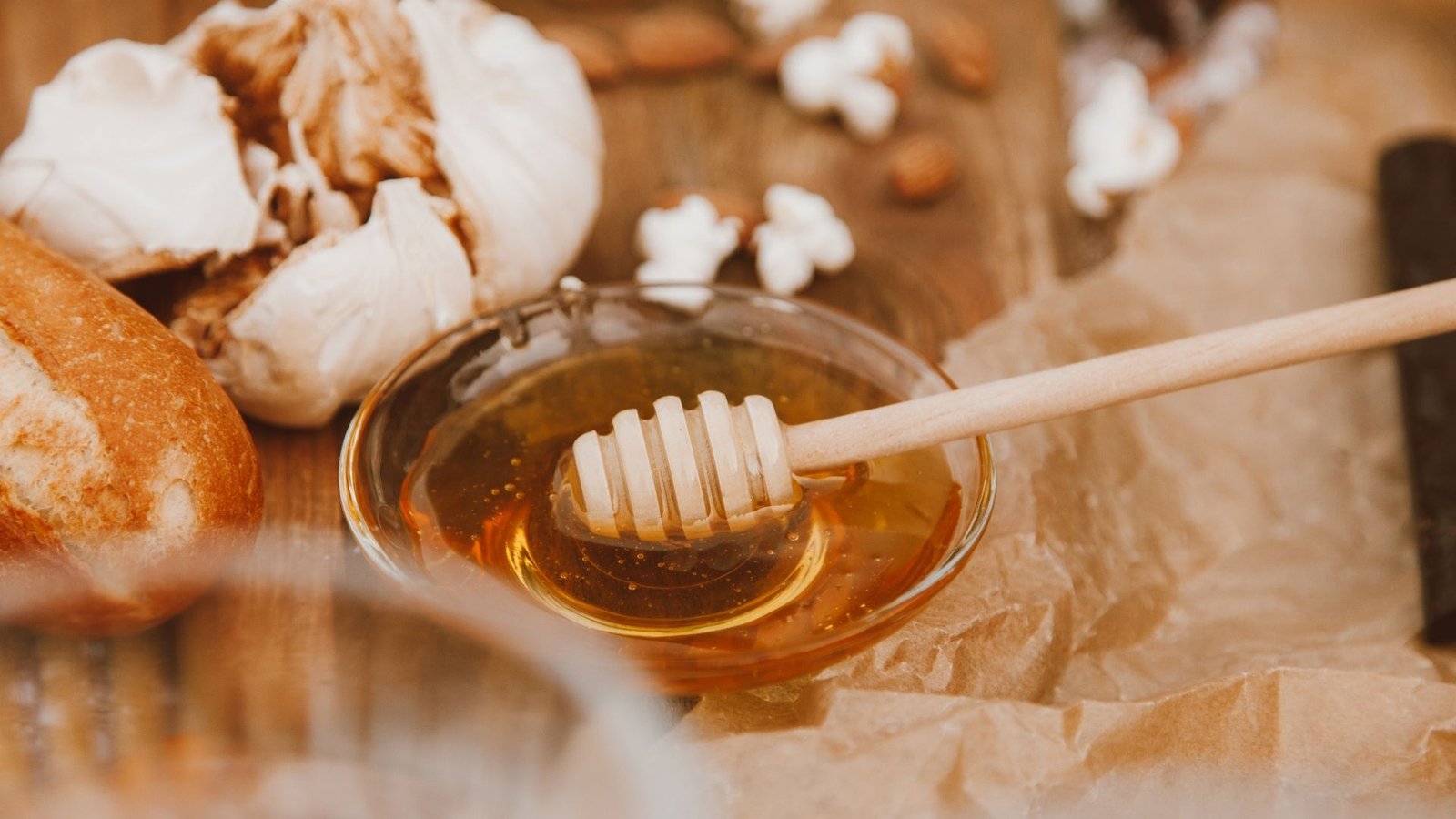 Mum’s Traditional Honey & Garlic Tonic for Winter Comfort